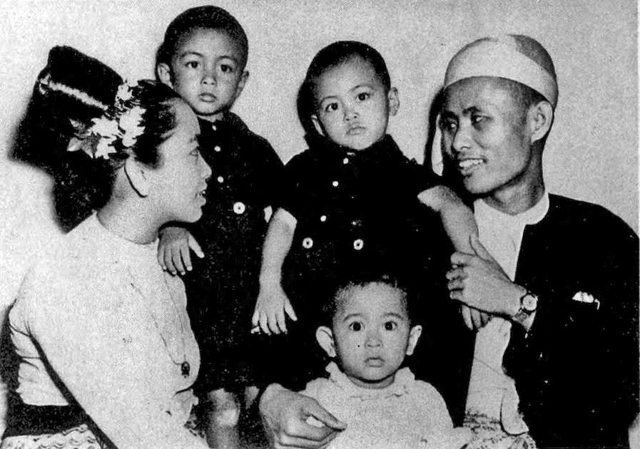 A family portrait, with Aung San Suu Kyi (in white) as a toddler, taken shortly before her father's assassination in 1947