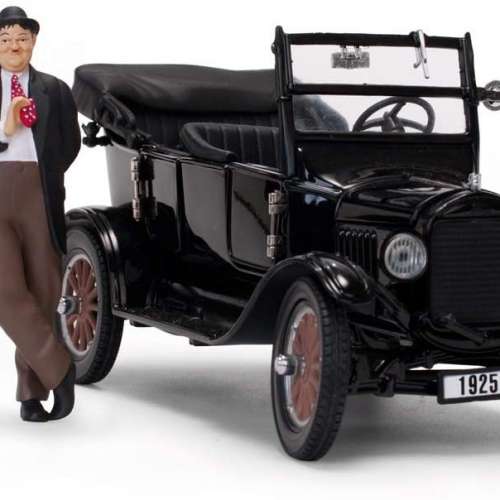 1925 Ford Model T Touring with Laurel and Hardy Figurines