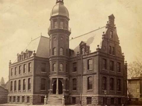 Yale's Sloane Physical Laboratory, as it stood between 1882 and 1931 at the current location of Jonathan Edwards College. Gibbs's office was on the second floor, to the right of the tower in the picture.