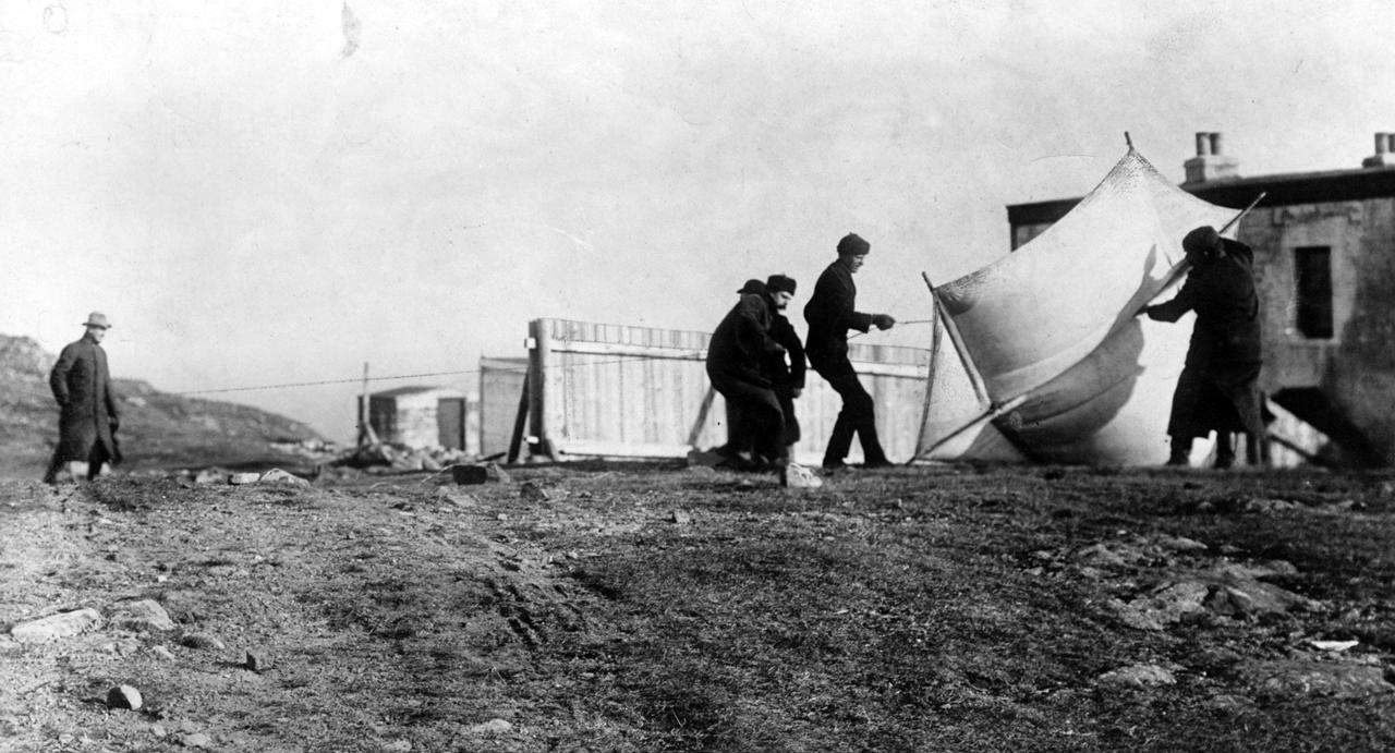 Marconi watching associates raising the kite (a 