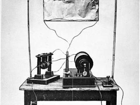 Marconi's first transmitter incorporating a monopole antenna.