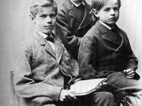 Max Weber (left) and his brothers, Alfred (center) and Karl, in 1879