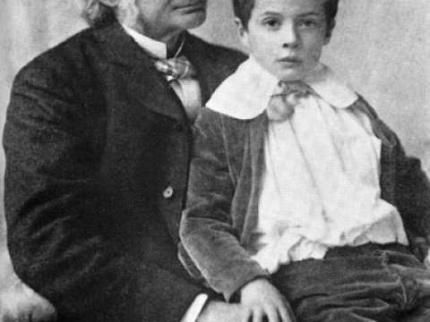 Huxley with his grandson Julian in 1893