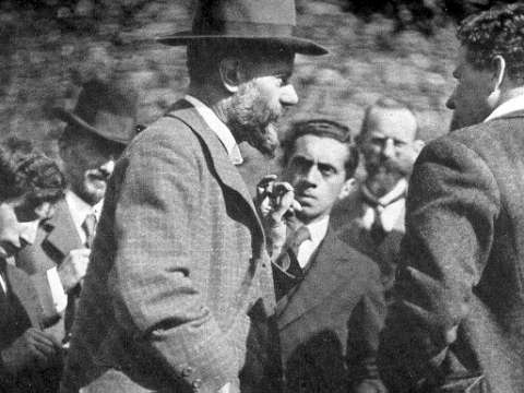 Max Weber (middle, facing right) in 1917 with Ernst Toller (middle, facing camera)