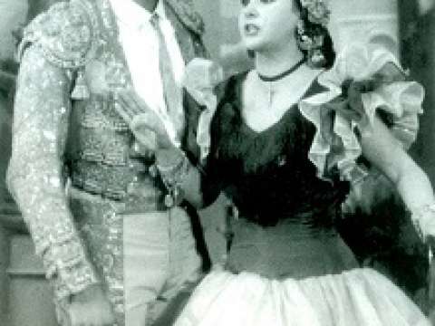 Seventeen-year-old Plácido Domingo as the tenor Rafael the bullfighter in El gato montés with Rosa Maria Montes (Mexico City, 1958)