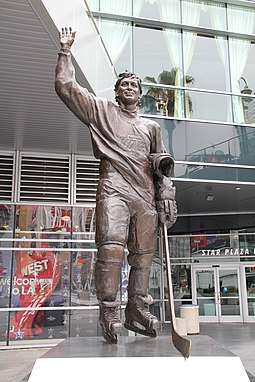 Statue of Gretzky outside the Staples Center, home of the Los Angeles Kings. Gretzky played with the Kings from 1988 to 1996.