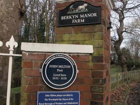 Commemorative blue plaque 'John Milton lived here 1632–1638' at Berkyn Manor Farm, Horton, Berkshire