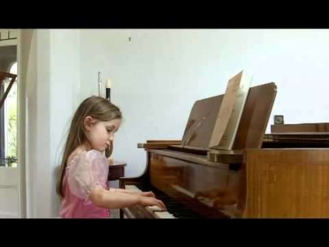 Alma Deutscher (aged 6), improvisation in G minor