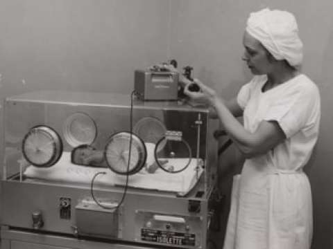 Beckman Model D Oxygen Meter, based on Pauling's design, with infant incubator, 1959