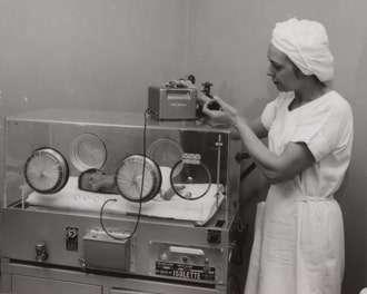 Beckman Model D Oxygen Meter, based on Pauling's design, with infant incubator, 1959