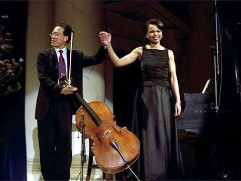 Ma with Condoleezza Rice after performing a duet at the presentation of the 2001 National Medal of Arts and National Humanities Medal Awards.