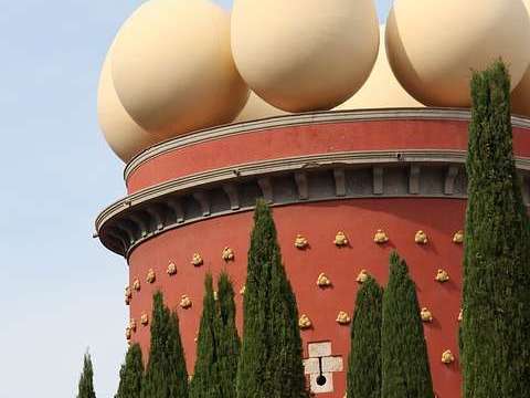 Dalí Theatre-Museum in Figueres also holds the crypt where Dalí is buried
