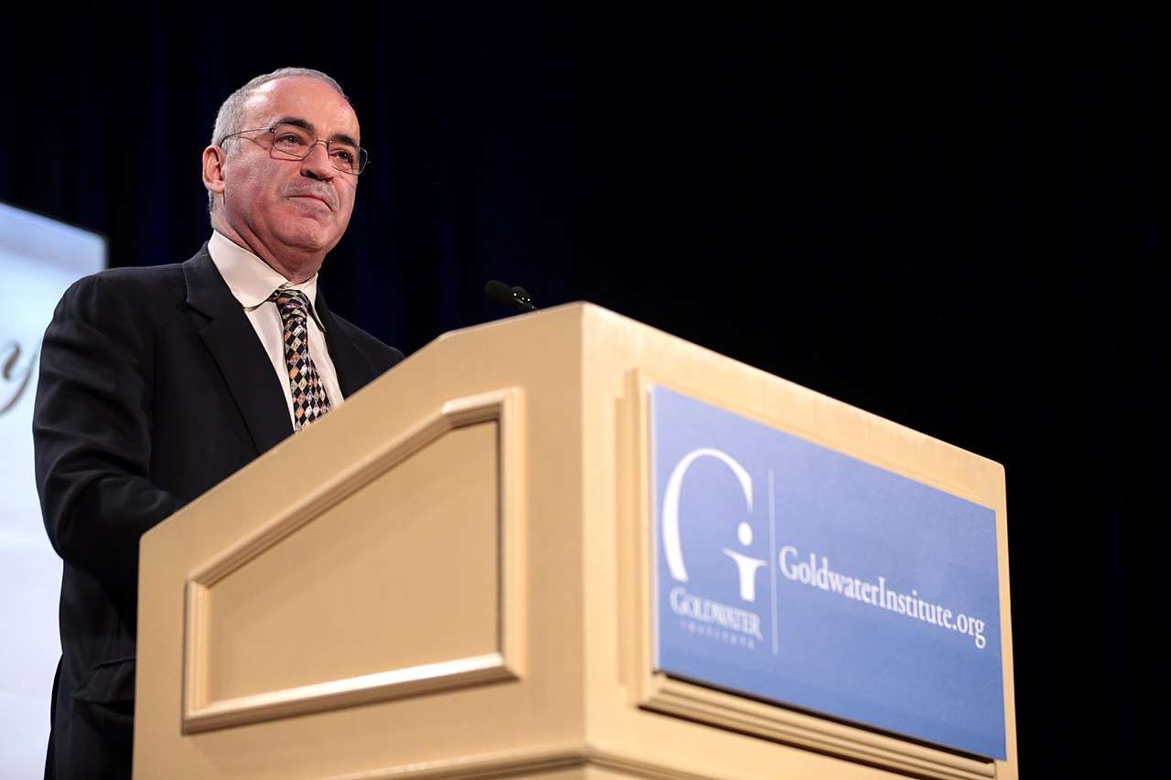 Kasparov delivering a speech in Arizona in October 2017
