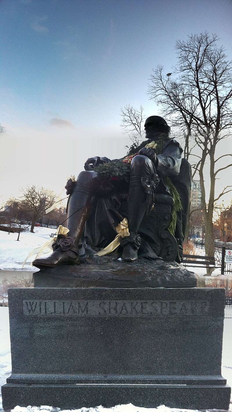 A garlanded statue of William Shakespeare in Lincoln Park, Chicago, typical of many created in the 19th and early 20th centuries