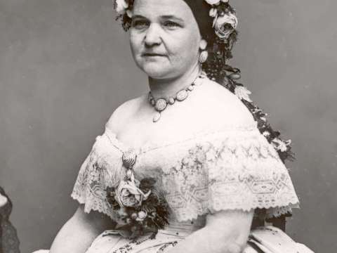  Mary Todd Lincoln, wife of Abraham Lincoln, in 1861