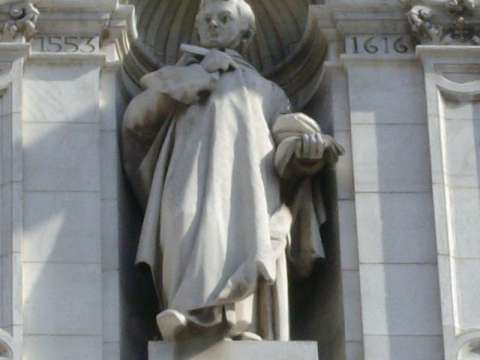 Statue of de Thou by Jean Barnabé Amy on the facade of the Hôtel de Ville, Paris