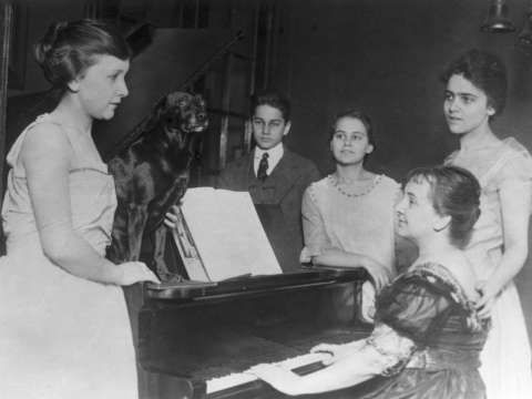 McClintock family, from left to right: Mignon, Tom, Barbara, Marjorie and Sara (at the piano)