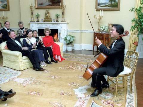 Ma performs at the White House for American president Ronald Reagan, Crown Princess Michiko and Crown Prince Akihito of Japan, and Nancy Reagan, October 1987