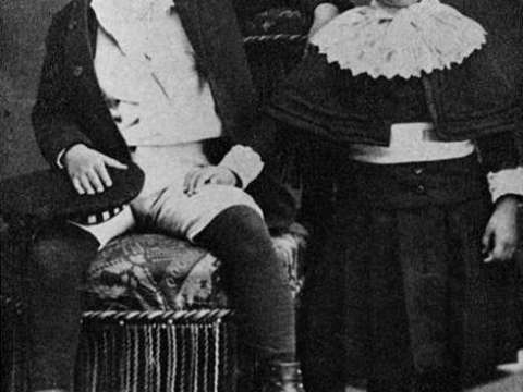 Picasso with his sister Lola, 1889