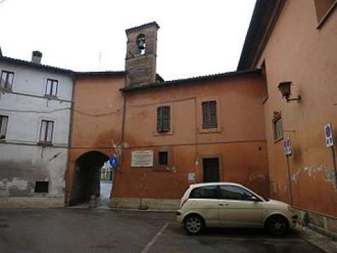 The house in Rieti, Italy where Margaret Fuller lived and gave birth to her son (the one on the left side of the arch, not where the plaque has been placed).