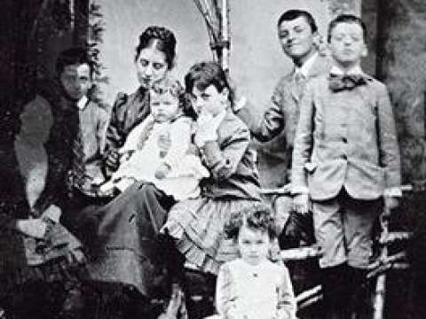 From left, Helene, Rudi, Hermine, Ludwig (the baby), Gretl, Paul, Hans, and Kurt, around 1890