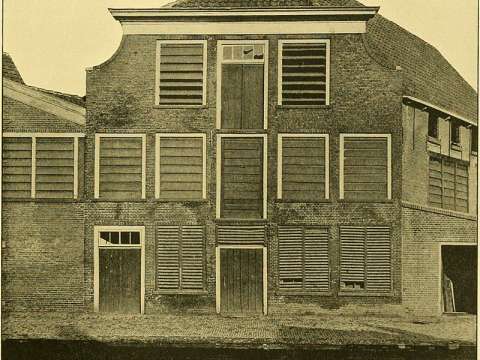 Van Leeuwenhoek's birth house in Delft, in the Netherlands, in 1926 before it was demolished