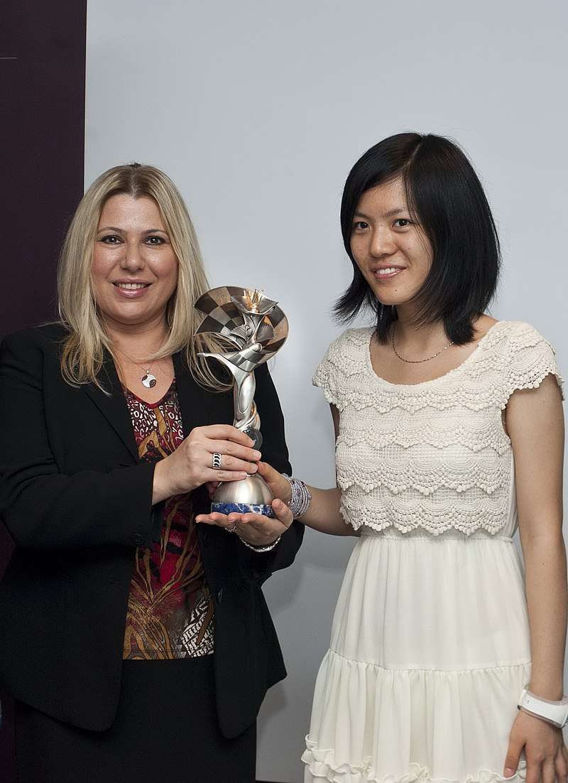 Hou receiving the Caissa Cup in 2012