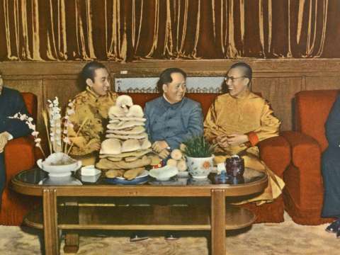 Mao Zedong and Zhou Enlai meeting with Dalai Lama and Panchen Lama to celebrate Tibetan New Year, 1955