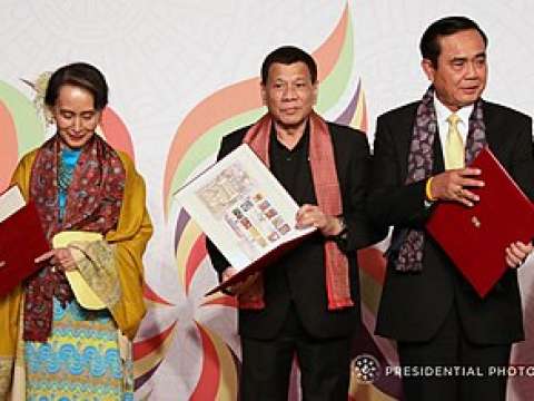 Aung San Suu Kyi with Philippine President Rodrigo Duterte and Thai Prime Minister Prayut Chan-o-cha, 25 January 2018