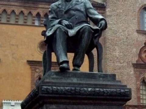 Luigi Secchi's 1913 statue of Verdi in Busseto