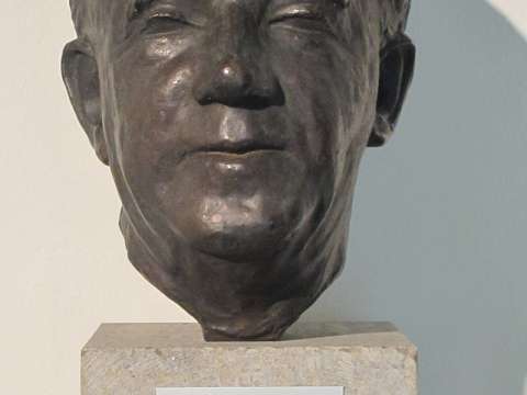 Bust of Heisenberg in his old age, on display at the Max Planck Society campus in Garching bei München
