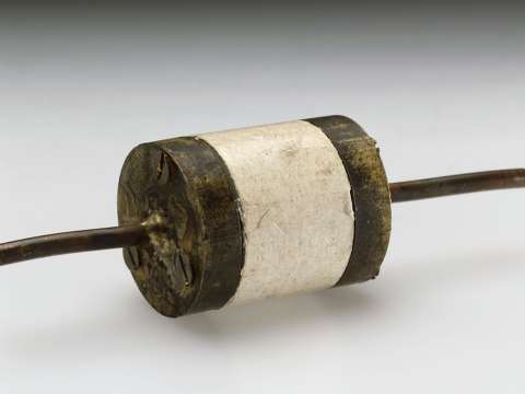 Electron capture detector developed by Lovelock, and in the Science Museum, London
