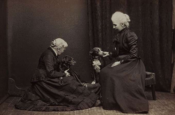 Elizabeth Blackwell, 1905. Courtesy of Blackwell Family Papers, Schlesinger Library. Photograph of an older Elizabeth Blackwell with her adopted daughter Kitty and two dogs, 1905.