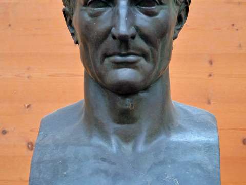 Bust of Volney by David d'Angers (1825).