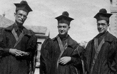 Enrico Fermi between Franco Rasetti (left) and Emilio Segrè in academic dress