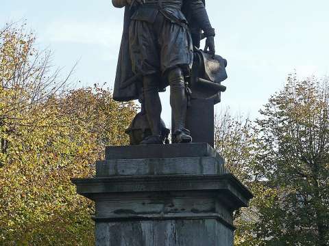 Statue of Simon Stevin by Eugène Simonis, on the Simon Stevinplein [nl] in Bruges