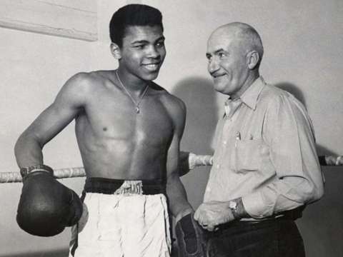  Cassius Clay and his trainer Joe E. Martin (1960)