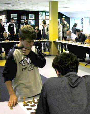 Carlsen, aged 13, in Molde giving a simultaneous exhibition, July 2004