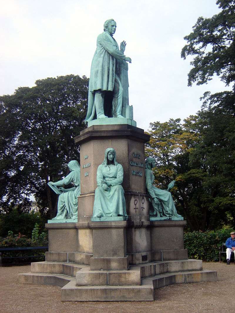 Statue of Ørsted in Ørstedsparken, in Copenhagen.