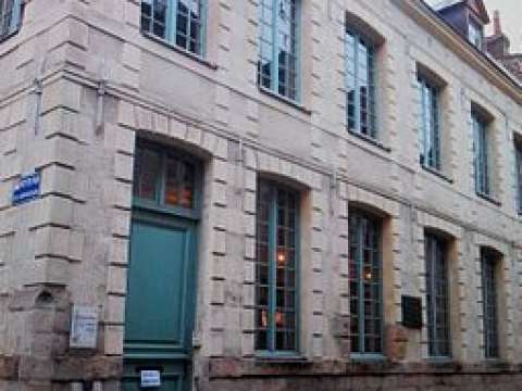 The house where Robespierre lived between 1787 and 1789, now on Rue Maximilien de Robespierre