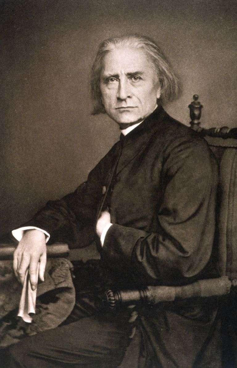 Liszt, photo (mirror-imaged) by Franz Hanfstaengl, June 1867
