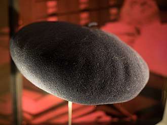 Pauling's beret on display at the Nobel Prize Museum