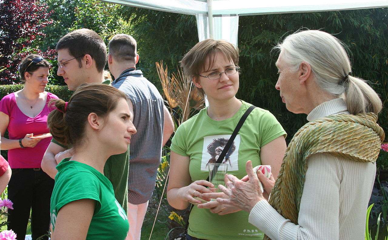 Goodall in 2009 with Hungarian Roots & Shoots group members