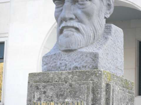 Bust of Santiago Ramón y Cajal in Burgos, 2014.