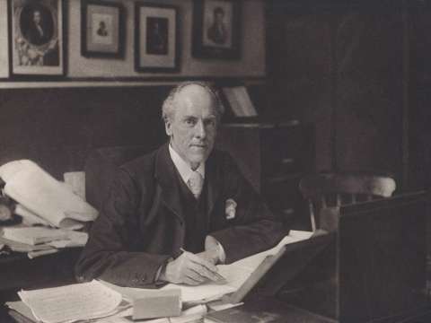 Karl Pearson at work, 1910.