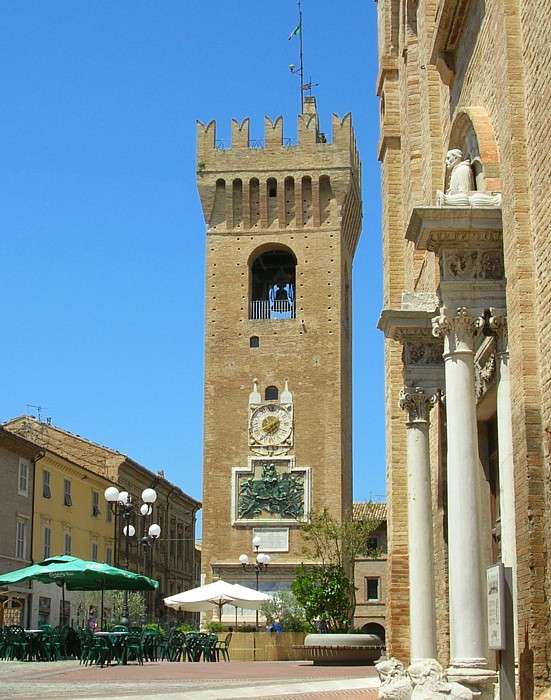 The tower of Recanati, present on Il passero solitario