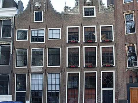 In Amsterdam, Descartes lived at Westermarkt 6 (Maison Descartes, left).