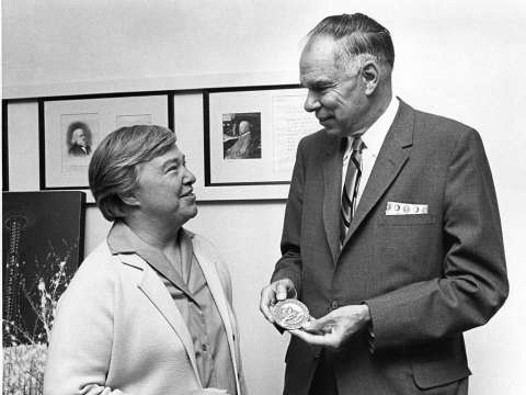 Seaborg (right) with marine biologist Dixy Lee Ray on September 17, 1968