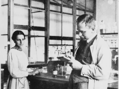 Meitner and Hahn in their laboratory, in 1913.