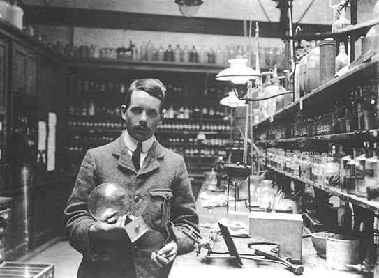 Moseley in the Balliol-Trinity College Laboratories, soon after his graduation.